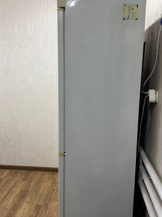 Продаю рабочий холодильник
