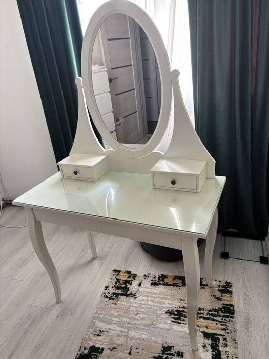 Masuta de machiaj Ikea