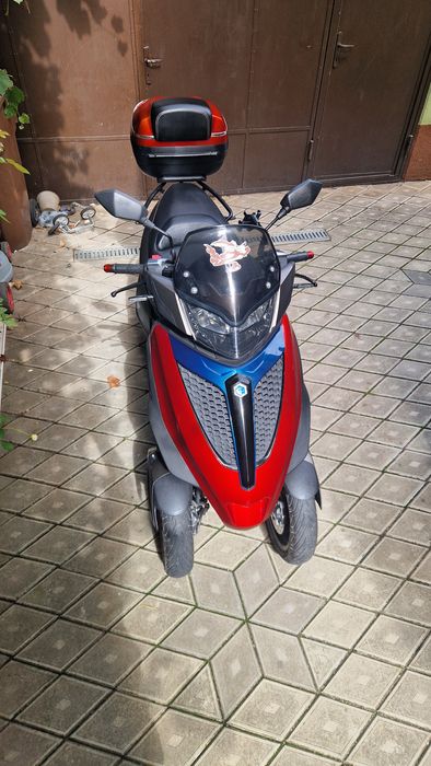 Piaggio MP3 300- se conduce cu B-ul