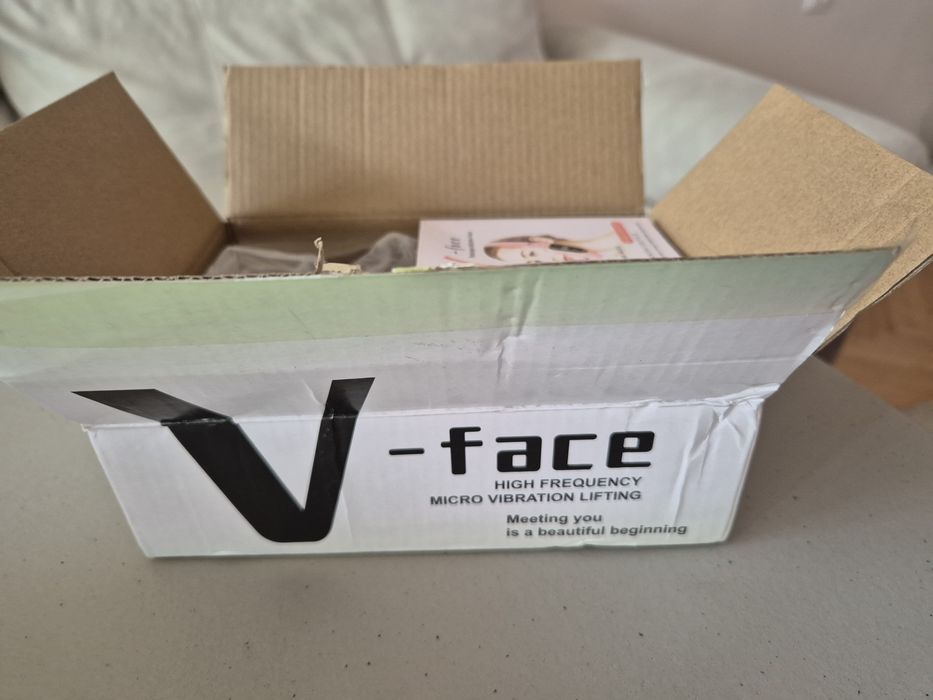 Нов зареждаш се уред за премахване на двойна брадичка.