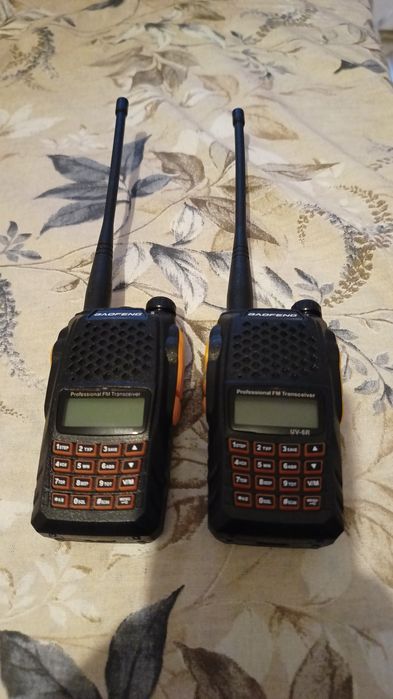 Комплект от две радиостанции,чисто нови!