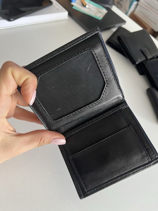 Портфейли от естествена кожа