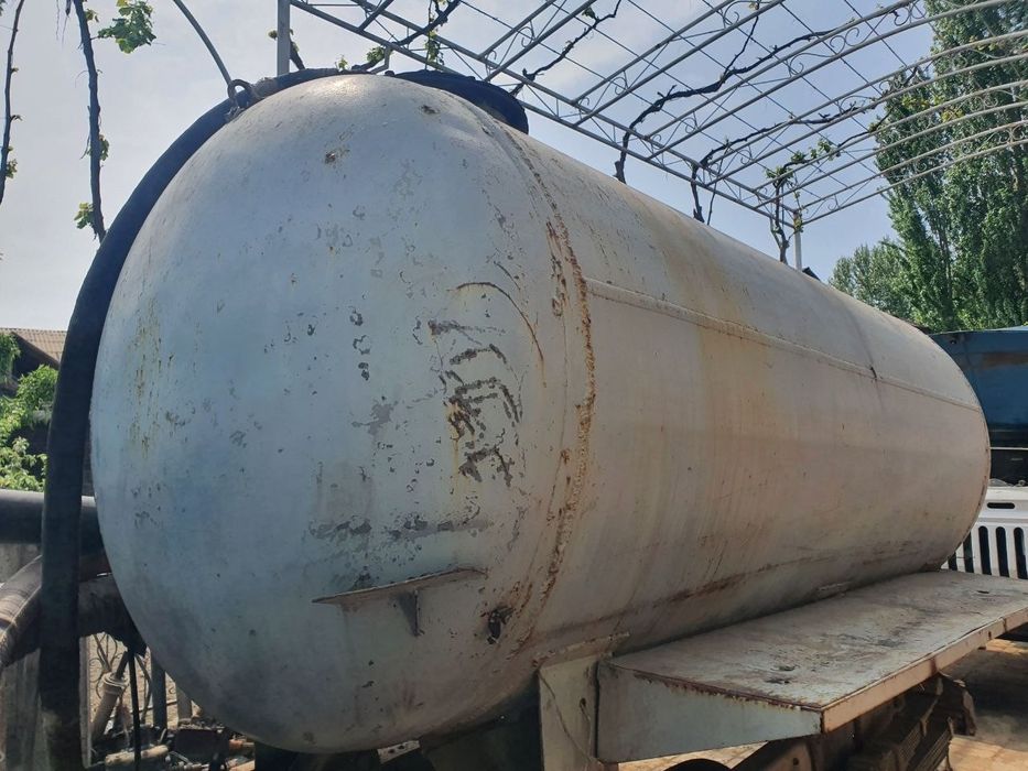 ПЕКАЛОВОЗ БОЧКА сотилади.Холати яхши  насоси йук.