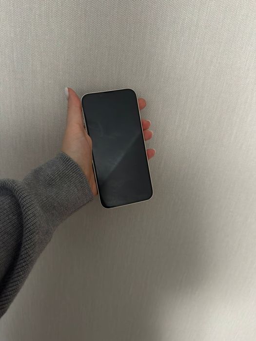 Продам Айфон  13