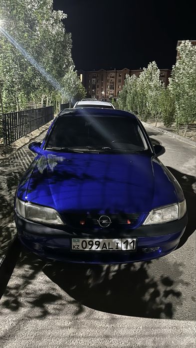 Продам машину опель вектра б