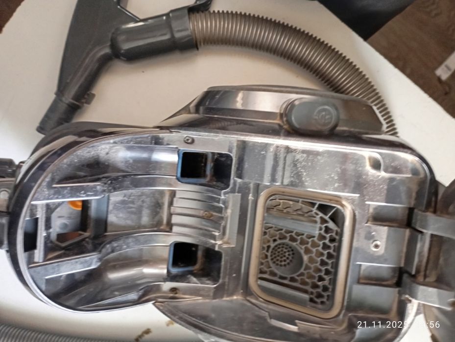 Пылесос на запчасти.