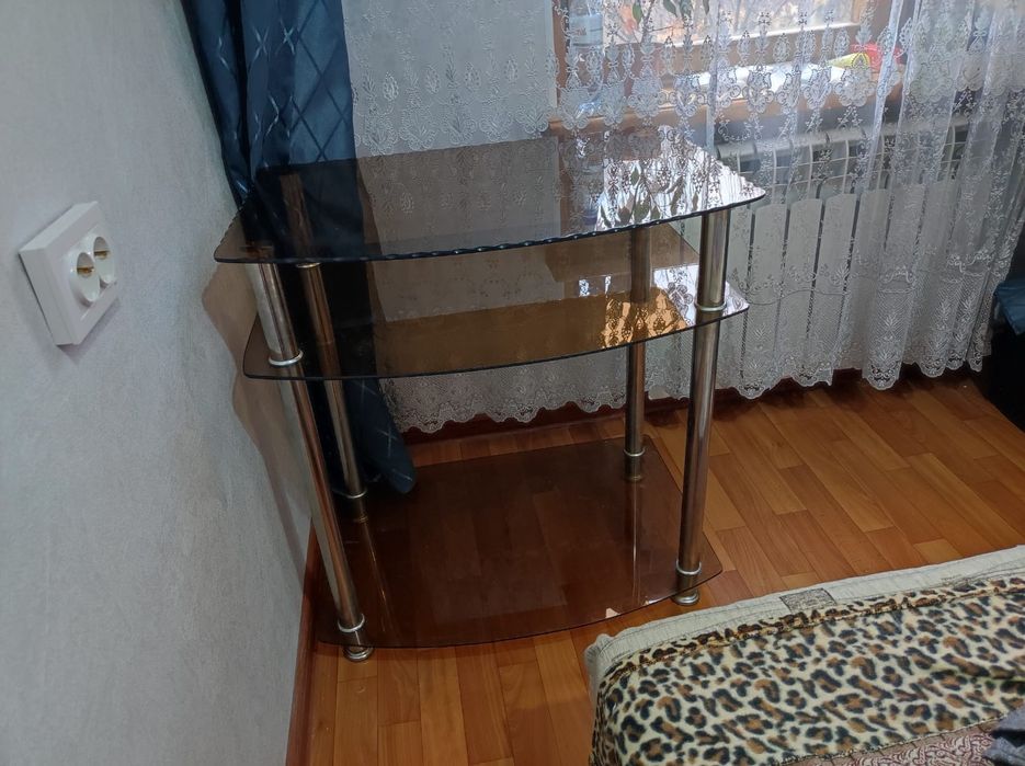 Тумба под телевизор в отличном состоянии