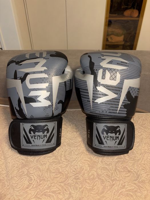 Перчатки VENUM , черные, 14oz