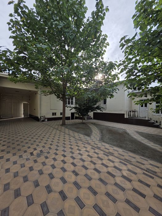 Hovli sotiladi Boxcha bozor oldida