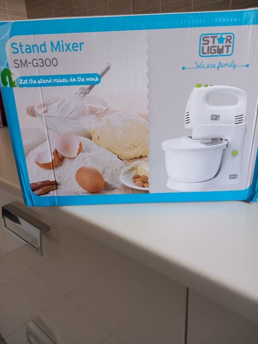 Vând mixer cu bol Star Light, nou la cutie,produs de calitate.