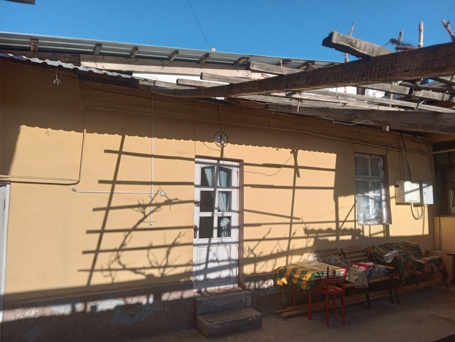 2 sotix 5 xona yurib turga biznisi bor