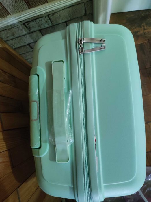 СРОЧНО продам НОВЫЙ чемодан