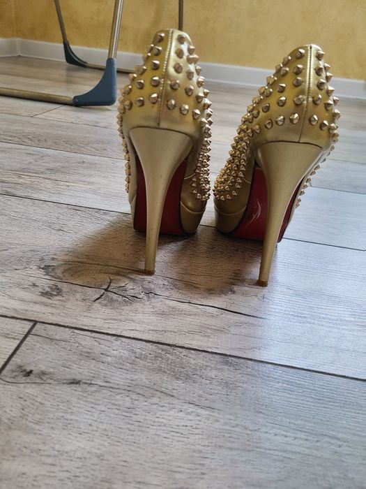 Продам обувь 35 размера