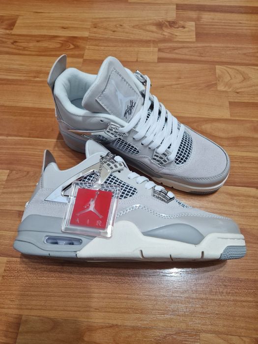 Adidași jordan patru frozan moment