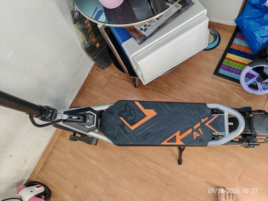 Vand trotineta electrica Kukirin A1