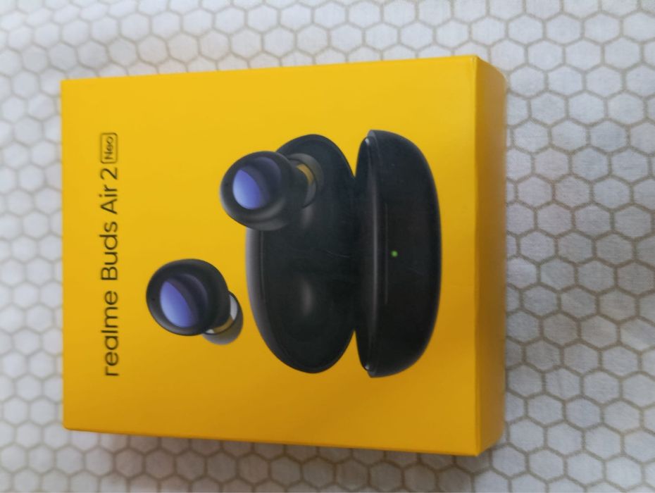 Наушники в хорошем состояние