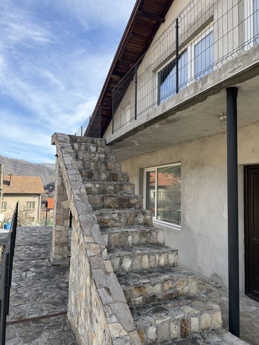 Голяма къща в град Своге