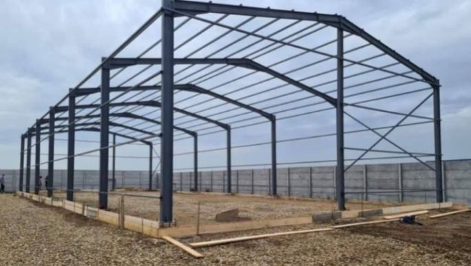 Vand hale metalice la super preț-calitate