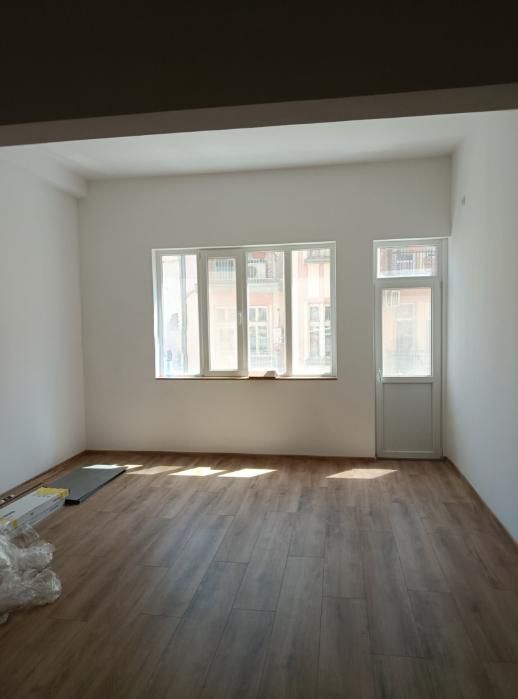 Четиристаен апартамент под наем в Център