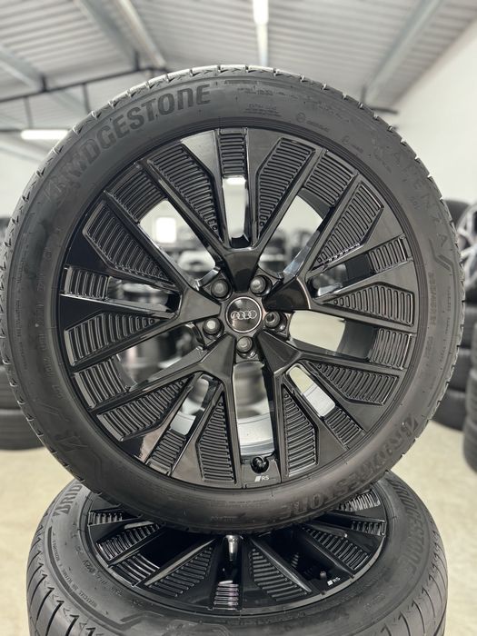 Jante Audi Q8 Etron R21 Originale RS Negru Lucios Bridgestone de vara
