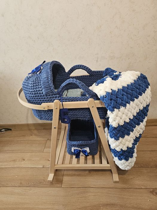 Комплект за бебе. Бебешка люлка, преносимо легло, повивалник