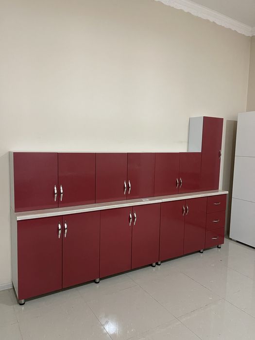 Mobila Bucatarie visiniu lucioasa