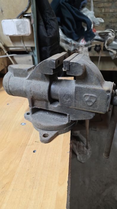 Тиски слесарные бу