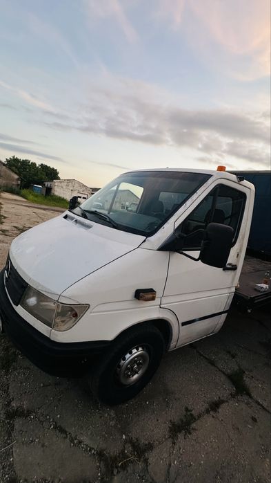 Autoplatforma sprinter 2.9 se conduce cu B