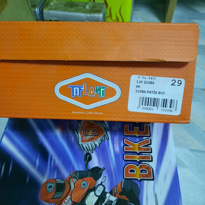 Продам ботинки спортивные р.29