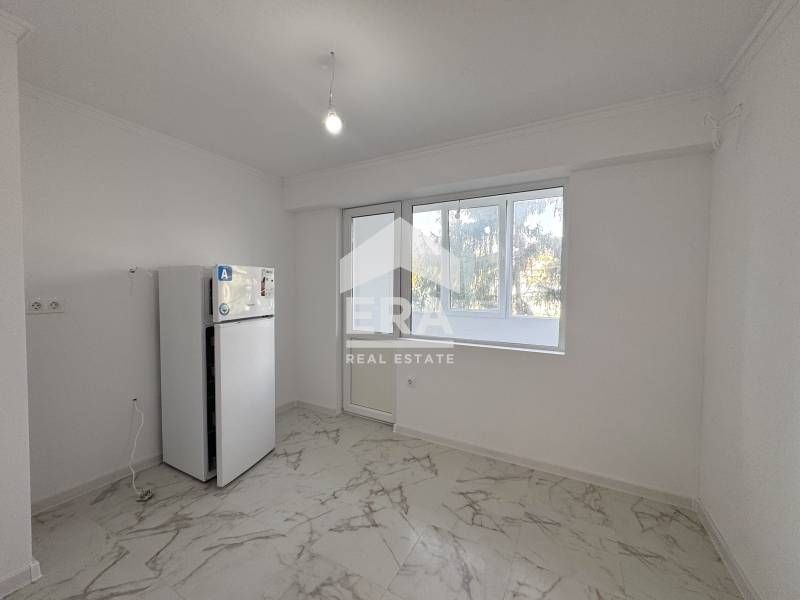 Продава се Тристаен апартамент в Варна, Левски - 83 кв.м за 2398 €/кв.м - Снимка #8