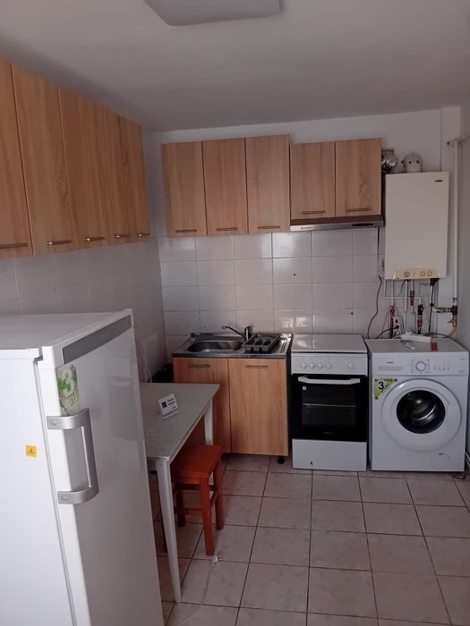 Închiriez apartament cu o camera