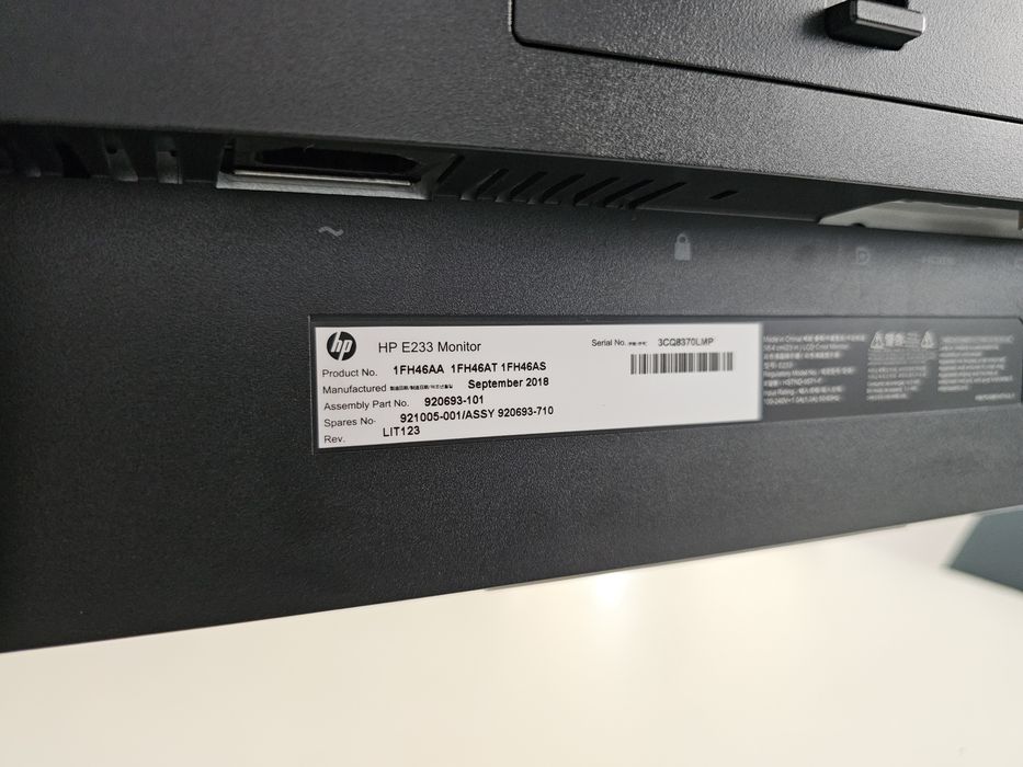 Monitor Led HP EliteDisplay 23" IPS, Full HD, Display Port, Hdmi, Vga