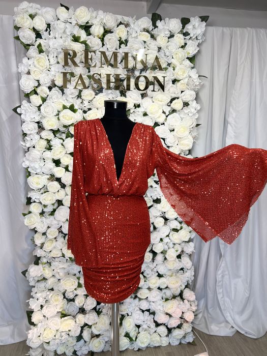 Червена рокля с пайети