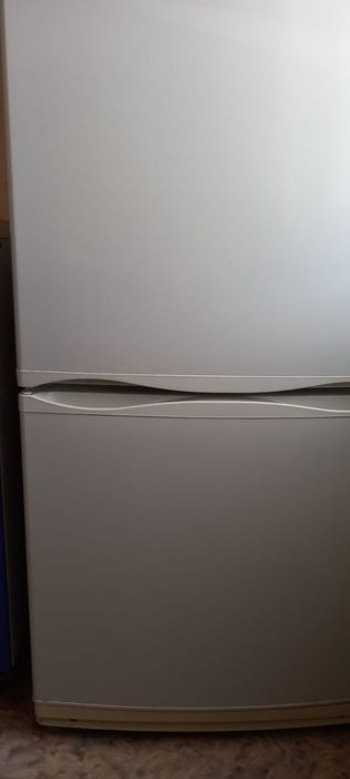 Двухкамерный холодильник