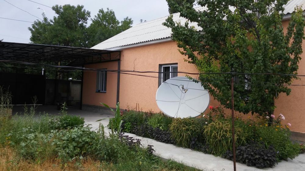 Продаётся дом с коммерческим помещением.