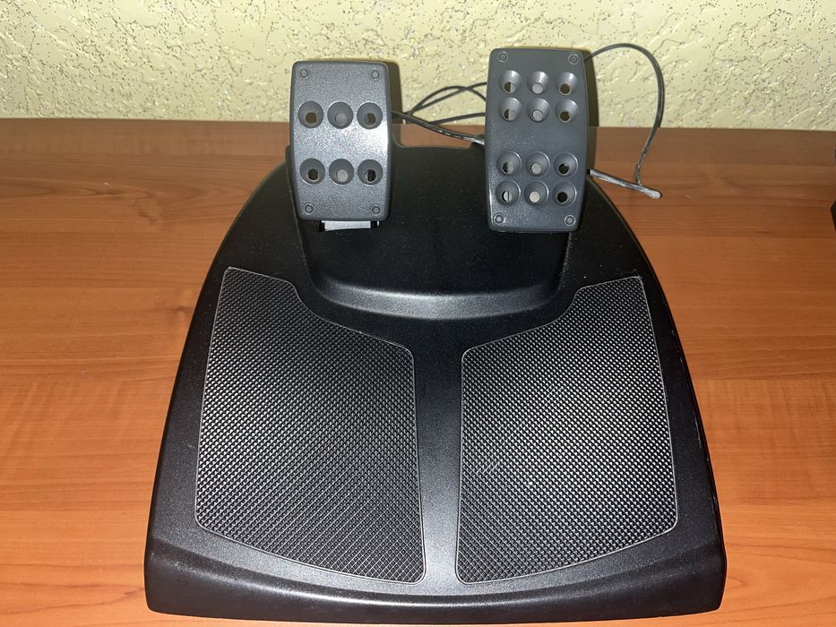 Игровой руль Logitech