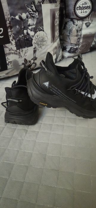 Продам мужские кроссовки