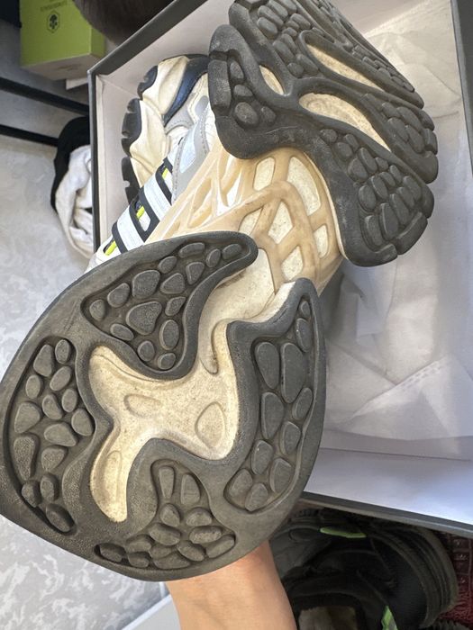 Продается кроссовки 38 размера