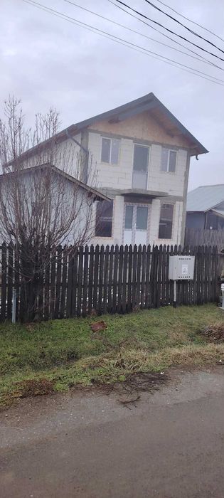 Vand casă la Bradu Pitești