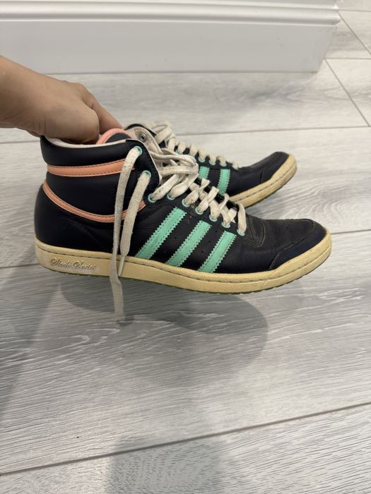 Кроссовки adidas женские