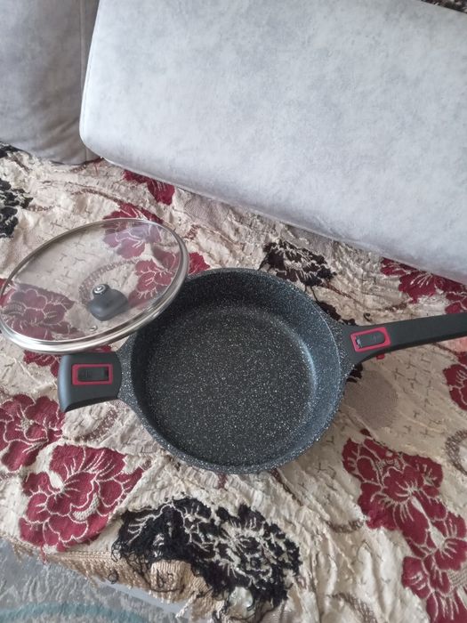 Продам  сковорода.