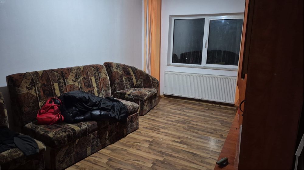 Inchiriez apartament ,oras babeni