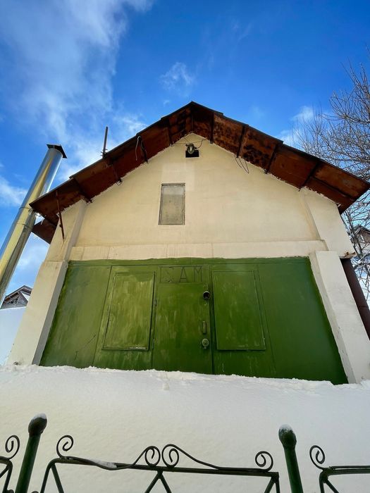 Vând cabană  P+1+beci, 2 băi, terasă, centrală pe lemne – 100.000€