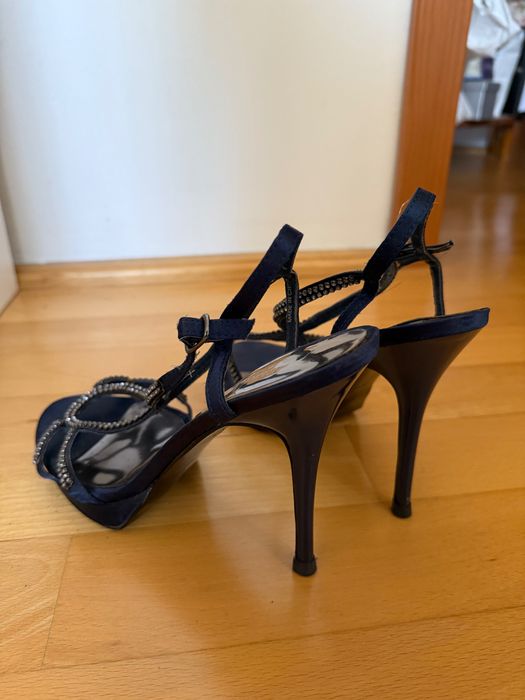 Pantofi cu toc bleumarin cu strasuri