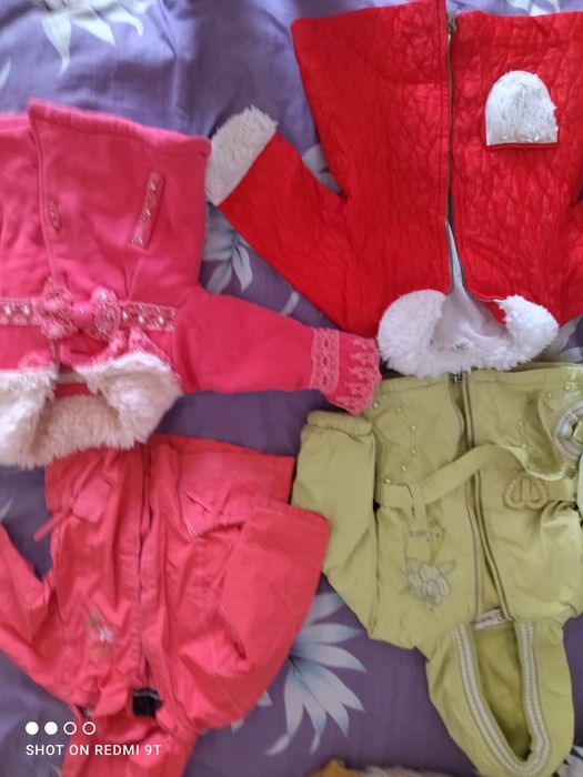 Джинсы,штормовочки,курточки.