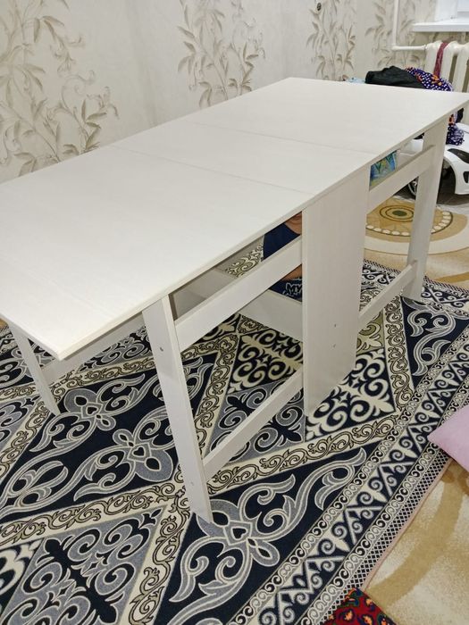 Продам стол за 20000 тг