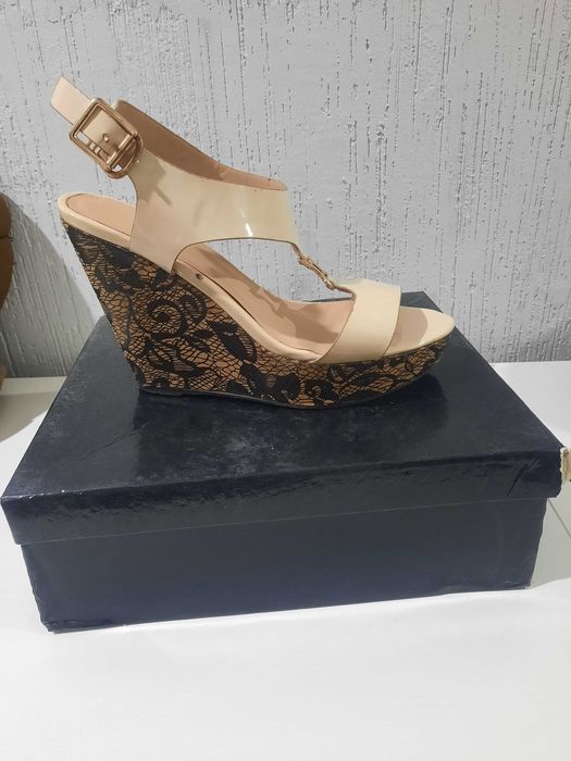 Босоножки женские