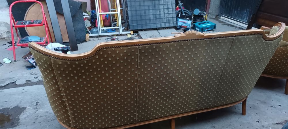 Set 2 fotolii+1 canapea cu 3 locuri,foarte vechi stare buna