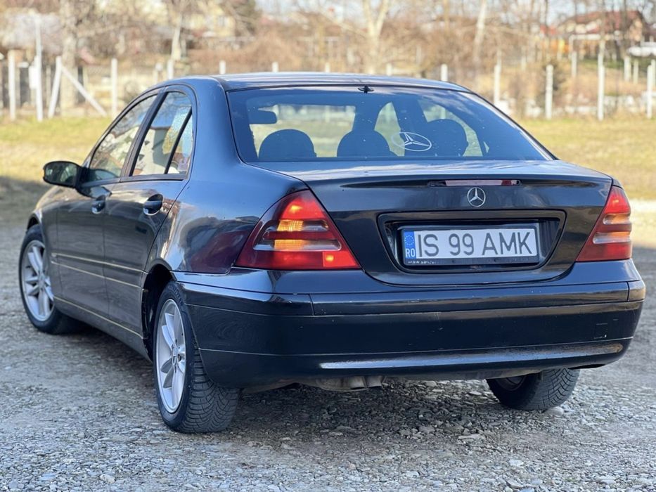 Vand  Mercedes benz C class 220  cu acte la zi f