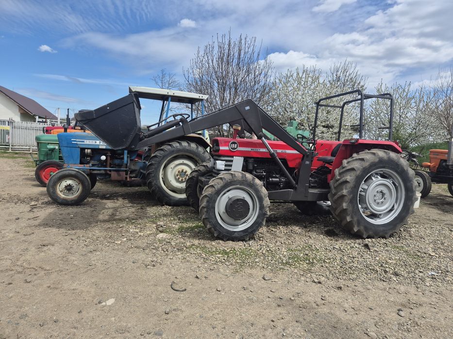 Tractor cu încărcător 88 cai
